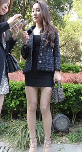 两个紧身包臀短裙性感长腿美女