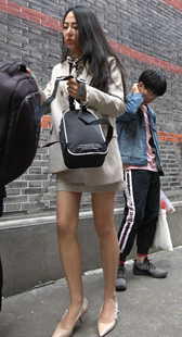 长腿高跟短裙妹子