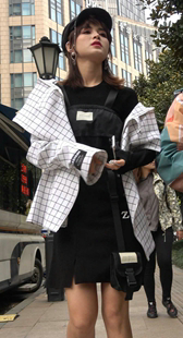 高跟性感黑色短裙白色白皙长腿美女