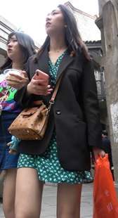 两个极品肉丝白腿性感漂亮美女