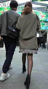 连衣短裙性感黑丝长腿美少妇