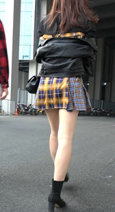 跟拍连衣短裙肉色丝袜高跟性感美女