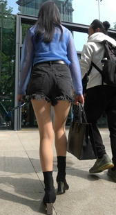 黑色热裤肉色丝袜大长腿美女