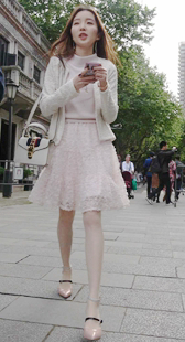 高跟丝袜粉色连衣公主裙清纯美少妇