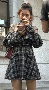 连衣短裙肉色丝袜长腿美女