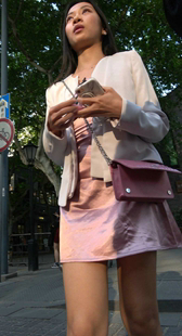 性感粉色短裙高跟大长腿美女