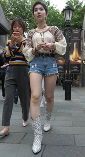 热裤性感白皙长腿长靴高跟美女