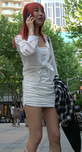 白色包臀紧身短裙美女