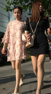 黑色紧身连衣包臀短裙美少妇