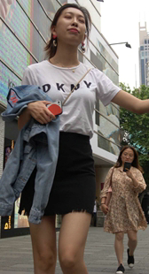 黑色包臀短裙高跟极品白腿小少妇