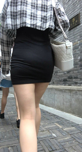 黑色包臀高跟白腿饱满丰臀美女