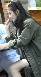 长腿高跟美女吃下午茶