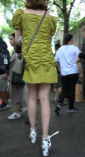 紧身连衣裙高跟大长腿美女