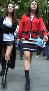 三个性感短裙高跟白皙长腿美女