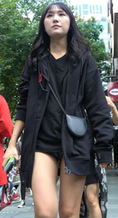 牛仔热裤白皙长腿高跟美女