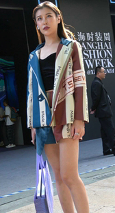 大长腿高跟皮靴美女模特摆拍