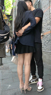 黑色短裙性感长腿高跟美女