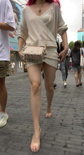 包臀超短裙红发美女