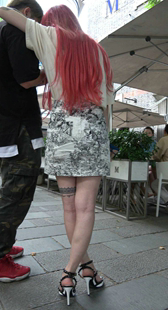 短裙性感长腿高跟纹身野性美女