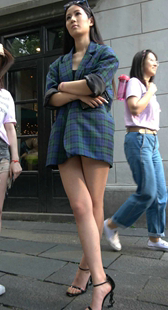 热裤极品大长腿高跟漂亮美女