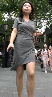 灰色紧身包臀裙高挑身材美女