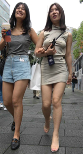 包臀短裙性感长腿饱满圆润美女