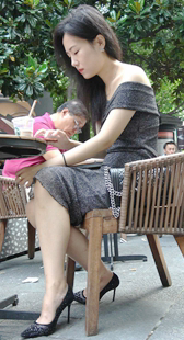 高跟长腿紧身包臀裙饱满丰臀长发美女