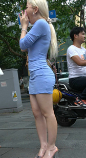 高跟蓝色连衣包臀裙长腿美女