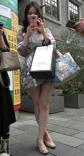 漂亮包臀短裙高跟性感白腿美女