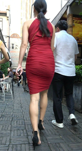 包臀红裙性感饱满丰臀美少妇