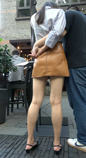 棕色包臀皮裙长腿美女