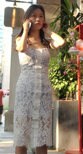 白色连衣蕾丝包臀紧身长裙美少妇