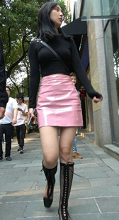 粉色包臀皮裙x性感长腿美女