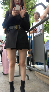 西装短裤性感肉丝长发美女