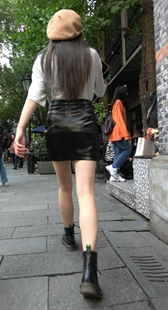 黑色包臀皮裙长发可爱美女