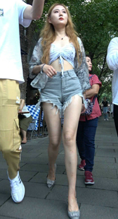 牛仔热裤高跟大长腿性感美女