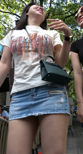 牛仔包臀超短裙丰满大腿翘臀少妇