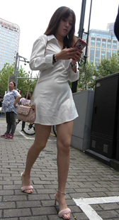 连衣短裙高跟性感白腿美女