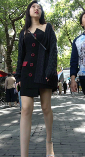 黑色连衣短裙丝袜漂亮美女