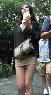 米色连衣包臀超短裙美腿美女