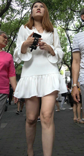 白色连衣超短裙肉丝美女