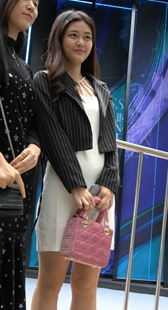 白色包臀裙高跟长腿漂亮美女