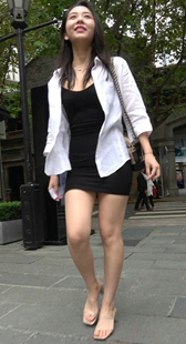 黑色连衣包臀短裙高跟性感白腿美女