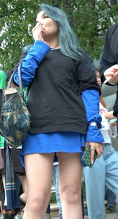 蓝色短裙黑色高跟美腿美女