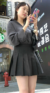 百褶短裙肉丝长腿美女