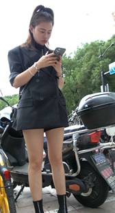 黑色热裤高跟肉色丝袜美女