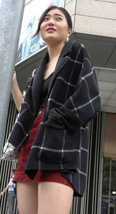 红色牛仔包臀短裙美女