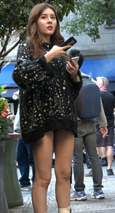 性感短裙长腿美女自拍