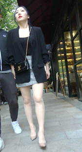 连衣包臀短裙肉色丝袜漂亮美少妇