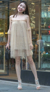 蕾丝短裙长发小姐姐